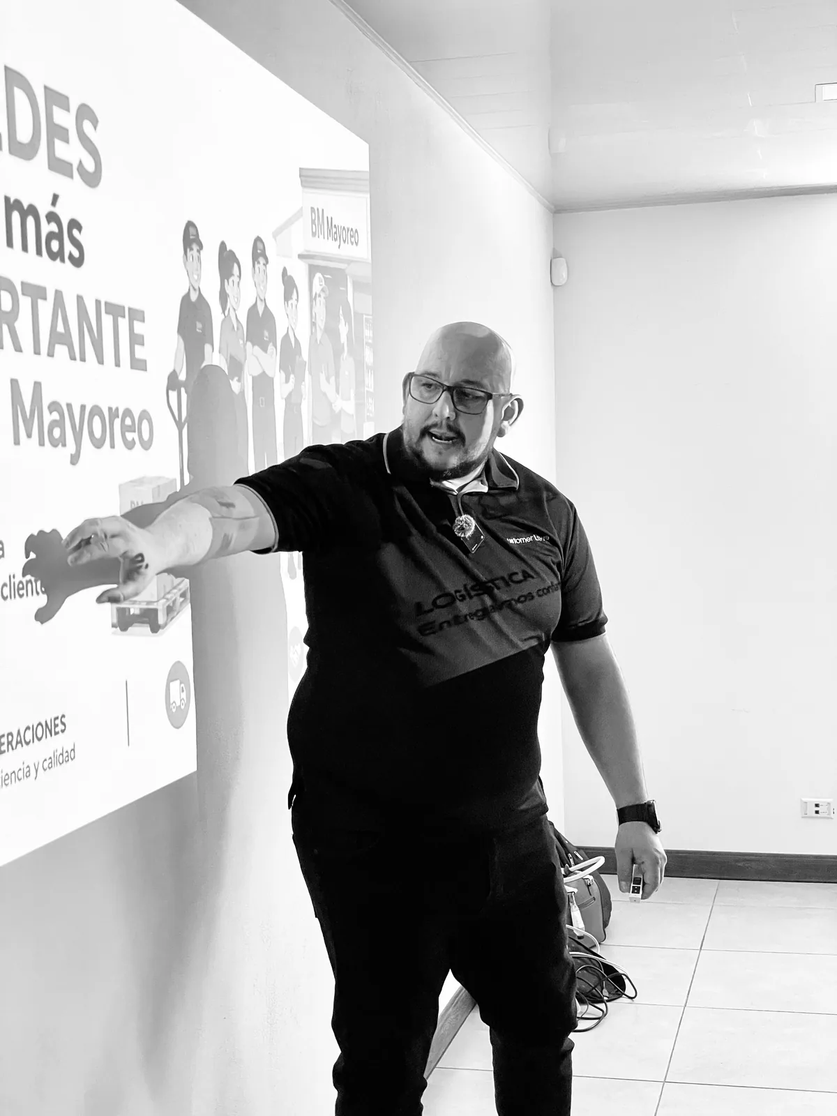 Alonso López impartiendo talleres